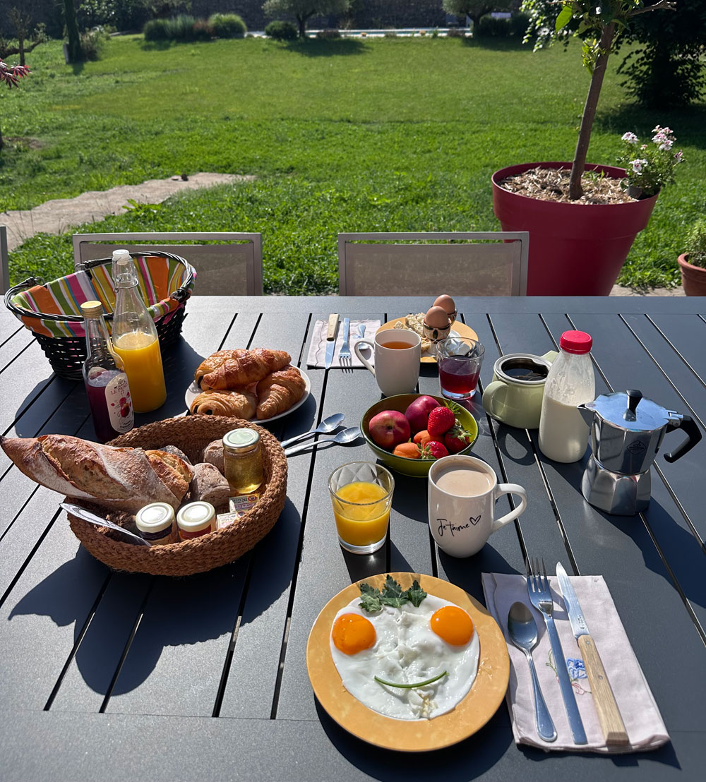 Ouverture du panier petit-déjeuner gourmand